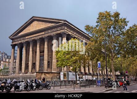 L'église de la Madeleine (adeleinne "église") dans le 8ème arrondissement de Paris, France. Banque D'Images