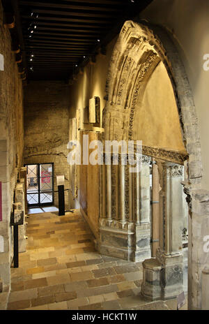 Portail du 13e siècle dans le musée médiéval (Musée national du Moyen Âge), Quartier Latin, Paris, France. Banque D'Images