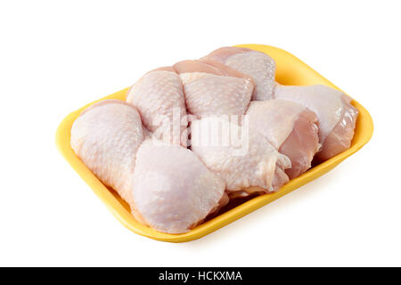 Cuisses de poulet crus sur le bac de vente au détail Banque D'Images