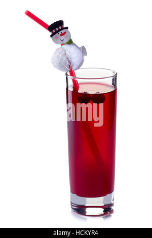 Verre de boisson de fruits de canneberge avec bonhomme de paille sur white Banque D'Images