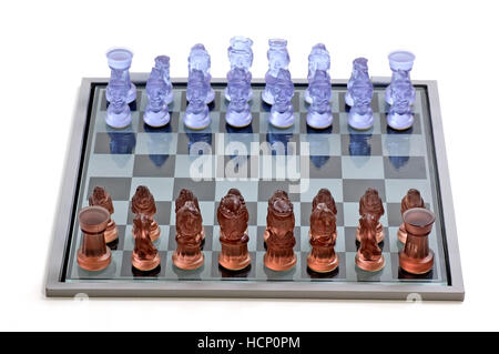 Prêt à jouer d'échecs fabriqués à partir de cristal de verre. Ensemble complet avec chessman sur elle Banque D'Images