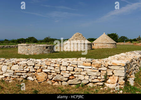 Kazun-Park près de Vodnjan : maisons en pierre typiques d'Istrie (Kazun), Istrie, Croatie Banque D'Images