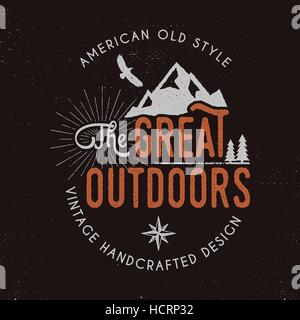 Grand air badge. Typographie camping style. Vector Illustration de Vecteur