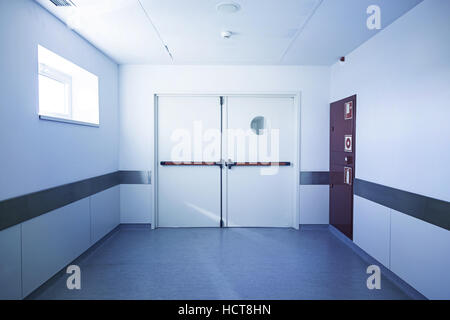 Des couloir de l'hôpital, détail d'un couloir blanc dans un hôpital, l'architecture et la santé Banque D'Images