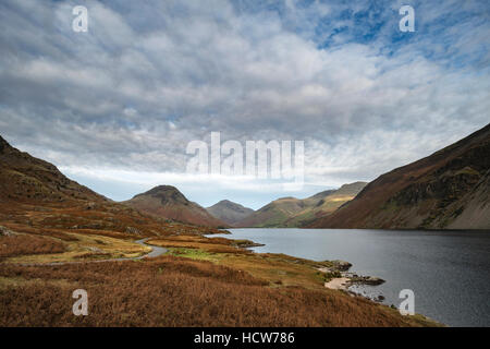 Magnifique coucher de soleil image paysage de montagnes et de l'eau As dans Lkae en automne de District en Angleterre Banque D'Images