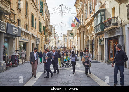 Scenen Street dans la ville de La Valette, Malte Banque D'Images