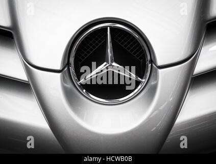 Le symbole sur une Mercedes McLaren Mercedes car's nose Banque D'Images