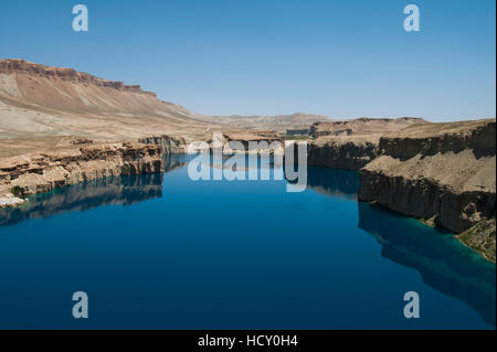 Le bleu profond des lacs spectaculaires Band-e Amir dans le centre de l'Afghanistan constituent le premier parc national du pays, l'Afghanistan Banque D'Images