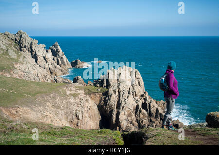 La côte de Cornouailles robuste près de Land's End à l'extrémité ouest des îles Britanniques, Cornwall, UK Banque D'Images