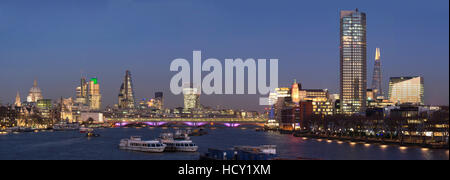 Ville et Blackfriars panorama avec le Shard, London, UK Banque D'Images