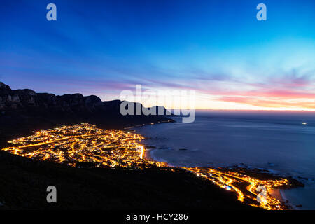 Camps Bay et douze apôtres, Parc National de Table Mountain, Cape Town, Western Cape, Afrique du Sud, l'Afrique Banque D'Images