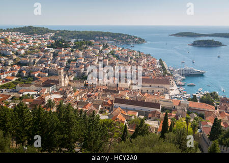 Vue sur la forteresse espagnole de Hvar, Hvar, Dalmatie, Croatie Banque D'Images