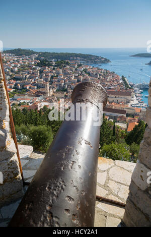 Vue sur la forteresse espagnole de Hvar, Hvar, Dalmatie, Croatie Banque D'Images