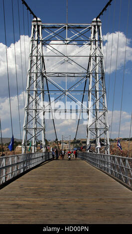 Piétons Royal Gorge pont de bois sur la rivière Arkansas au Parc Royal Gorge de Canon City, Colorado. Banque D'Images