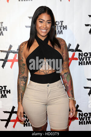 N° NotWithHim Où : Tatted Up Holly Où : Los Angeles, California, United
