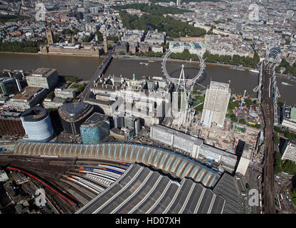 Vue aérienne de l'enveloppe du projet de réaménagement du centre de Londres sur la rive sud, England, UK Banque D'Images