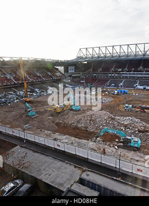 Les travaux de démolition en cours au Boleyn Ground, souvent appelée Upton Park, ancienne maison de West Ham United, dans l'Est de Londres. Banque D'Images