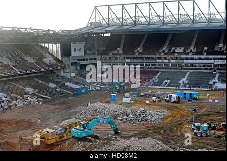 Les travaux de démolition en cours au Boleyn Ground, souvent appelée Upton Park, ancienne maison de West Ham United, dans l'Est de Londres. Banque D'Images