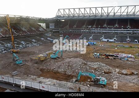 Les travaux de démolition en cours au Boleyn Ground, souvent appelée Upton Park, ancienne maison de West Ham United, dans l'Est de Londres. Banque D'Images