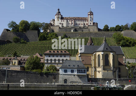 À la recherche de l'eau principal jusqu'à la forteresse de Marienberg, Würzburg, Basse Franconie, Bavière, Allemagne Banque D'Images