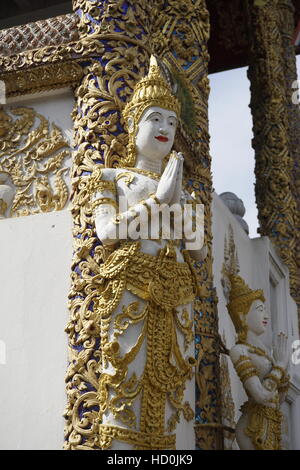 Et l'accueil permanent Thai statue moine bouddhiste Banque D'Images