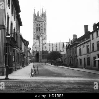 Warwick England Uk 1912 La Collégiale de Sainte Marie dans la rue de l'Église. Banque D'Images