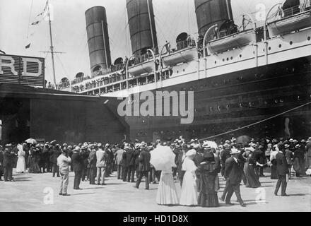 Lusitania arrivant à quai, New York City, New York, USA, Bain News Service, Septembre 1907 Banque D'Images