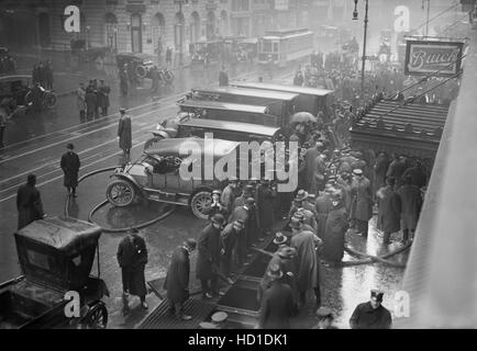 Incendie du tunnel du métro, West 55th Street et Broadway, New York City, New York, USA, Bain News Service, Janvier 1915 Banque D'Images