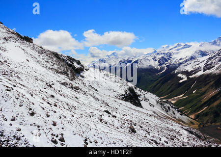 Paysage d'hiver des montagnes du Caucase en Russie Banque D'Images