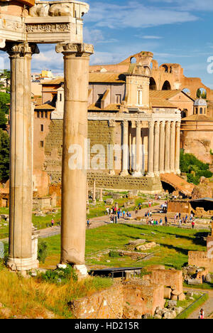 Le Forum Romain, le centre historique de Rome, Italie. Banque D'Images