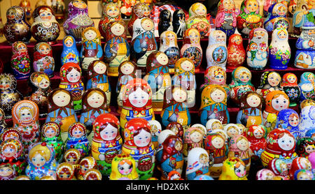 Belle russe poupées jouets photographiés en gros plan Banque D'Images