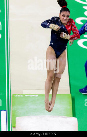 Rio de Janeiro, Brésil. 7 août 2016. Lauren Hernandez (USA) effectue sur la voûte au cours de gymnastique féminine à la qualification aux Jeux Olympiques d'été 2016 Banque D'Images