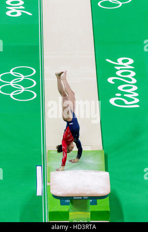Rio de Janeiro, Brésil. 7 août 2016. Lauren Hernandez (USA) effectue sur la voûte au cours de gymnastique féminine à la qualification aux Jeux Olympiques d'été 2016 Banque D'Images