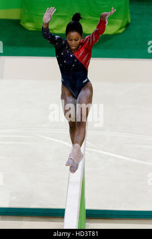 Rio de Janeiro, Brésil. 7 août 2016. Gabrielle Douglas (USA) effectue sur thebalance au cours de gymnastique féminine à la qualification olympique 2016 S Banque D'Images