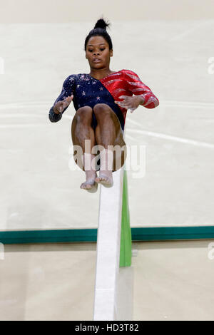 Rio de Janeiro, Brésil. 7 août 2016. Gabrielle Douglas (USA) effectue sur thebalance au cours de gymnastique féminine à la qualification olympique 2016 S Banque D'Images