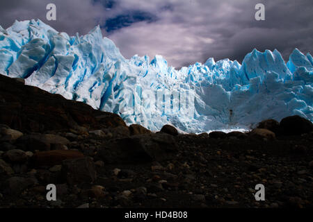 EL CALAFATE, ARG, 06.12.2016 : Glacier Perito Moreno argentin situé dans le Parc National Los Glaciares, dans le sud-ouest de la province de Santa Cruz, Argentine Banque D'Images