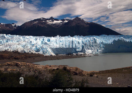 EL CALAFATE, ARG, 06.12.2016 : Glacier Perito Moreno argentin situé dans le Parc National Los Glaciares, dans le sud-ouest de la province de Santa Cruz, Argentine Banque D'Images