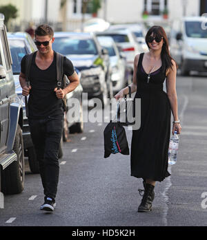 Daisy Lowe quitte la maison avec son partenaire de danse strictement Aljaz Skorjanec. En vedette : Daisy Lowe, Aljaz Skorjanec Où : London, Royaume-Uni Quand : 08 Oct 2016 Banque D'Images