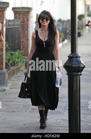 Daisy Lowe quitte la maison avec son partenaire de danse strictement Aljaz Skorjanec. En vedette : Daisy Lowe Où : London, Royaume-Uni Quand : 08 Oct 2016 Banque D'Images