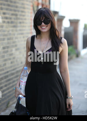 Daisy Lowe quitte la maison avec son partenaire de danse strictement Aljaz Skorjanec. En vedette : Daisy Lowe Où : London, Royaume-Uni Quand : 08 Oct 2016 Banque D'Images