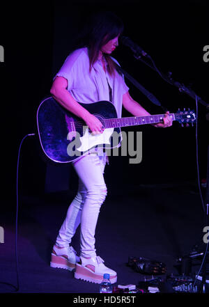 KT Tunstall perfoms et signe des exemplaires de son nouvel album chez HMV Oxford Street avec KT Tunstall : où : London, Royaume-Uni Quand : 09 Oct 2016 Banque D'Images