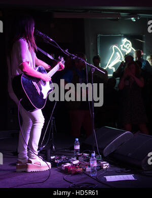 KT Tunstall perfoms et signe des exemplaires de son nouvel album chez HMV Oxford Street avec KT Tunstall : où : London, Royaume-Uni Quand : 09 Oct 2016 Banque D'Images