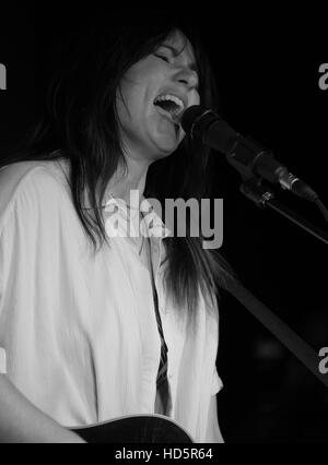 KT Tunstall perfoms et signe des exemplaires de son nouvel album chez HMV Oxford Street avec KT Tunstall : où : London, Royaume-Uni Quand : 09 Oct 2016 Banque D'Images