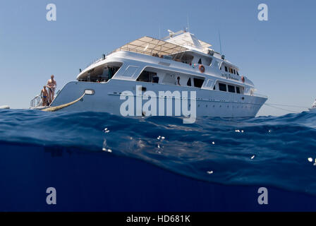 Divingboat sur la mer Rouge en Egypte, l'Afrique Banque D'Images