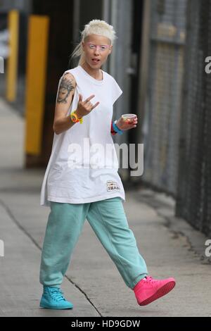 Die Antwood vu arriver à l'ABC studios avant leur exécution directe sur Jimmy Kimmel Live comprend : Yolandi Visser Où : Los Angeles, California, United States Quand : 20 Oct 2016 Banque D'Images