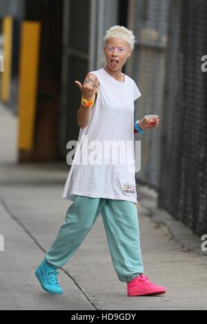 Die Antwood vu arriver à l'ABC studios avant leur exécution directe sur Jimmy Kimmel Live comprend : Yolandi Visser Où : Los Angeles, California, United States Quand : 20 Oct 2016 Banque D'Images