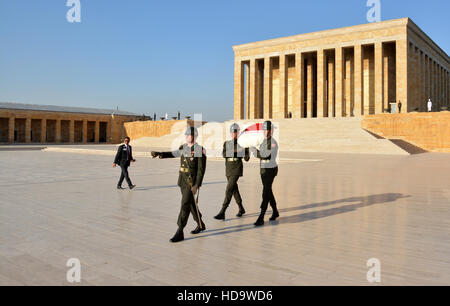 Ankara, Turquie. 5 octobre 2016 - les gardes d'honneur au Mausolée d'Atatürk, Anitkabir, tombeau monumental de Mustafa Kemal Atatürk, premier président de mod Banque D'Images