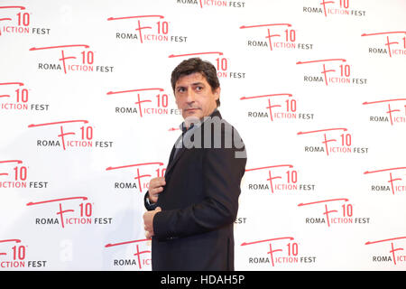 Rome, Italie. 9 Décembre, 2016. Emilio Solfrizzi assiste à la tapis rouge pour 'Amore pensaci tu' © Fulvio Dalfelli/Alamy Live News Banque D'Images