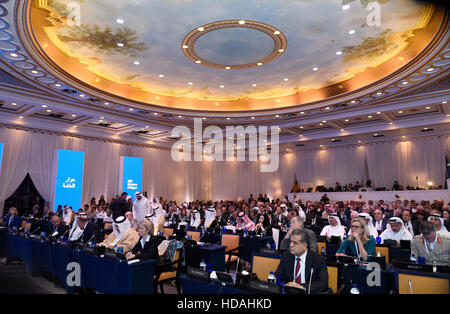 Manama, Bahreïn. 11Th Feb 2016. Le ministre allemand de la défense, Ursula von der Leyen (CDU, 2-R première rangée) est à l'écoute de l'exposé à la première session de la dialogues en Manama Manama, Bahreïn, le 10 décembre 2016. Le ministre allemand est en ce moment au Moyen-Orient pour une visite de cinq jours. Photo : Rainer Jensen/dpa/Alamy Live News Banque D'Images