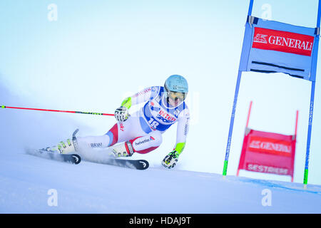 Sestriere, Italie. 10 Décembre, 2016. Les femmes AUDI FIS Coupe du Monde de Slalom géant à Sestrières sur la pente de Kandahar, athlète bib 18 HOLDENER Wendy SUI. Damiano Benedetto/ Alamy Live News Banque D'Images